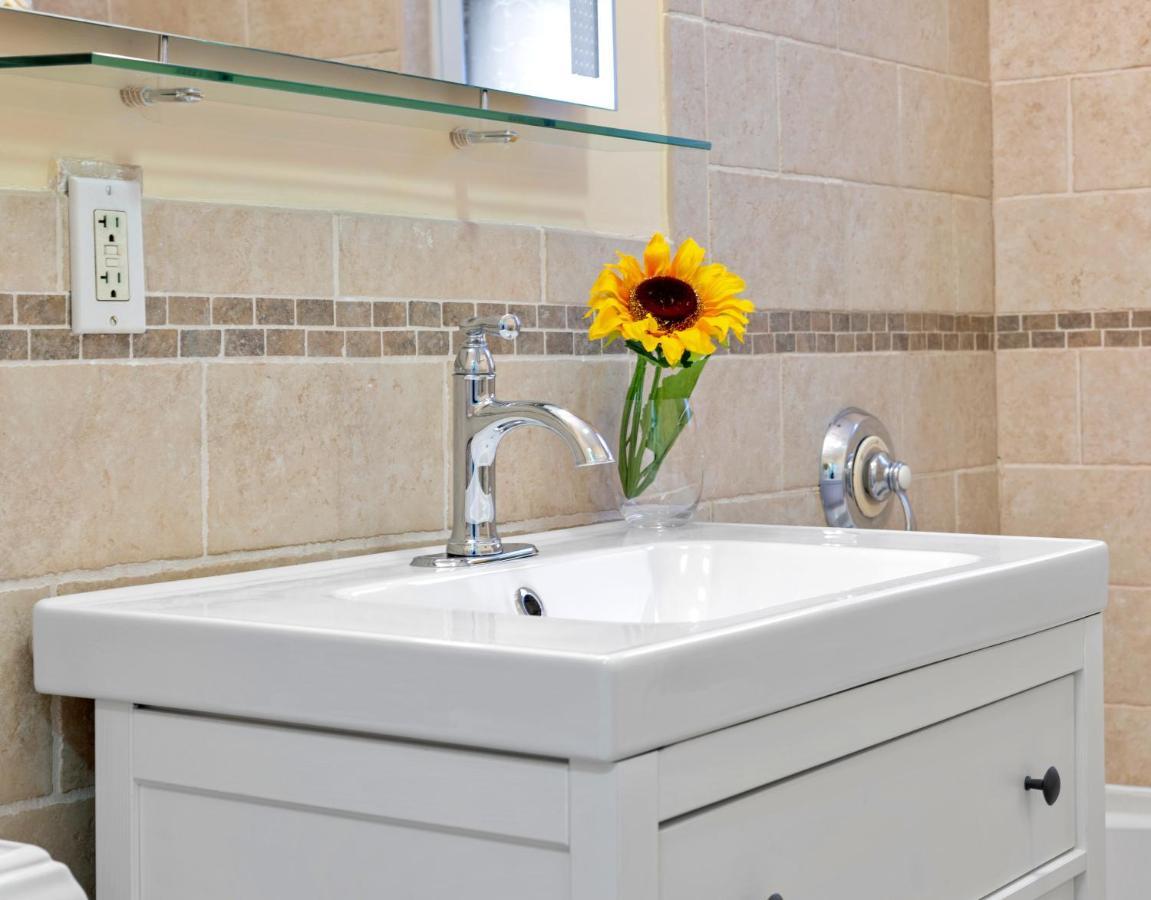 Bright & Spacious 2Br Apartment, Mins From Downtown Boston, Parking Екстер'єр фото